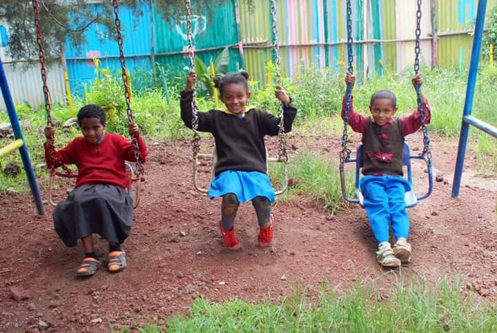 received_370778276975816